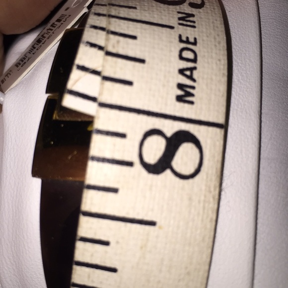 MK's Tortoise Shell Bracelet Retails for $115.- - Picture 6 of 8